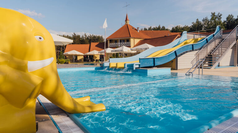 Basen zewnętrzny z podgrzewaną wodą – raj dla dzieci i dorosłych!