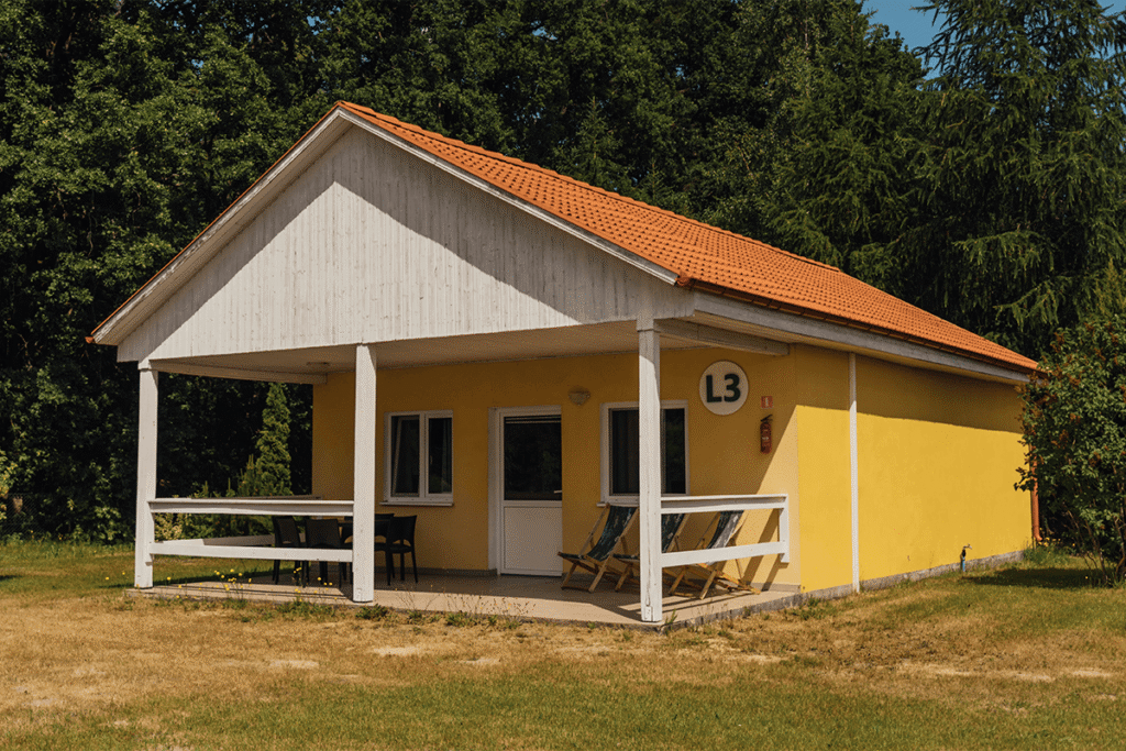 Dlaczego domek to najlepsza forma noclegu dla rodziny nad morzem? Sprawdź, co naprawdę robi różnicę