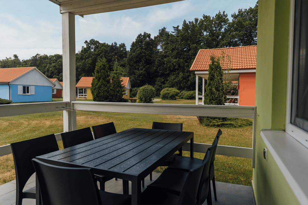 Dlaczego domek to najlepsza forma noclegu dla rodziny nad morzem? Sprawdź, co naprawdę robi różnicę